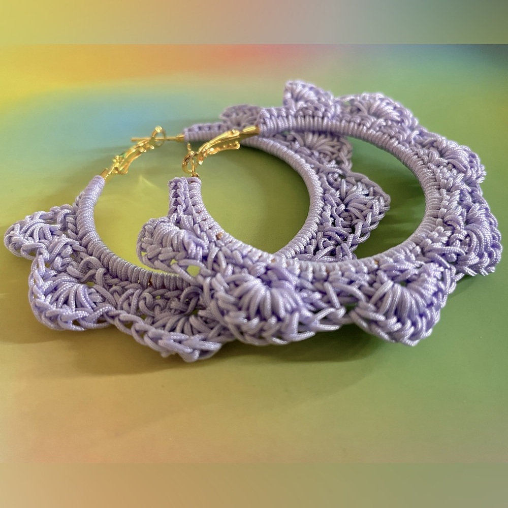 CROCHET SHELL LACE HOOP EARRINGS- LILAC - Picture 2 of 3